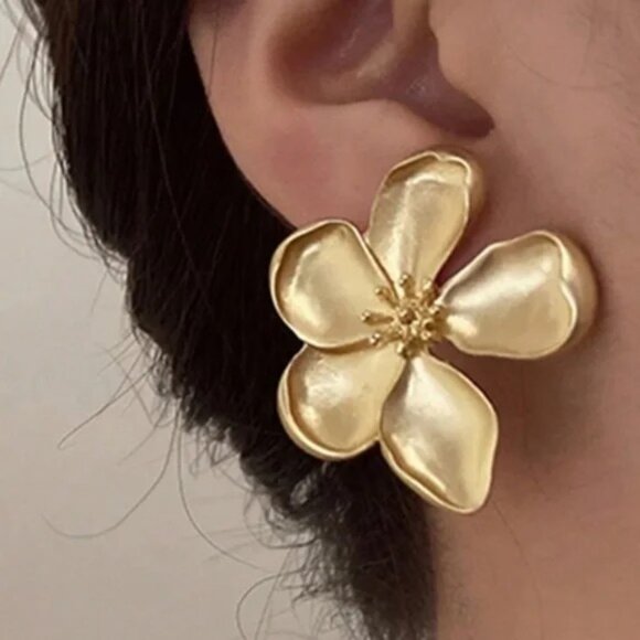 Romantic Matte Flower Earrings - Picture 4 of 9